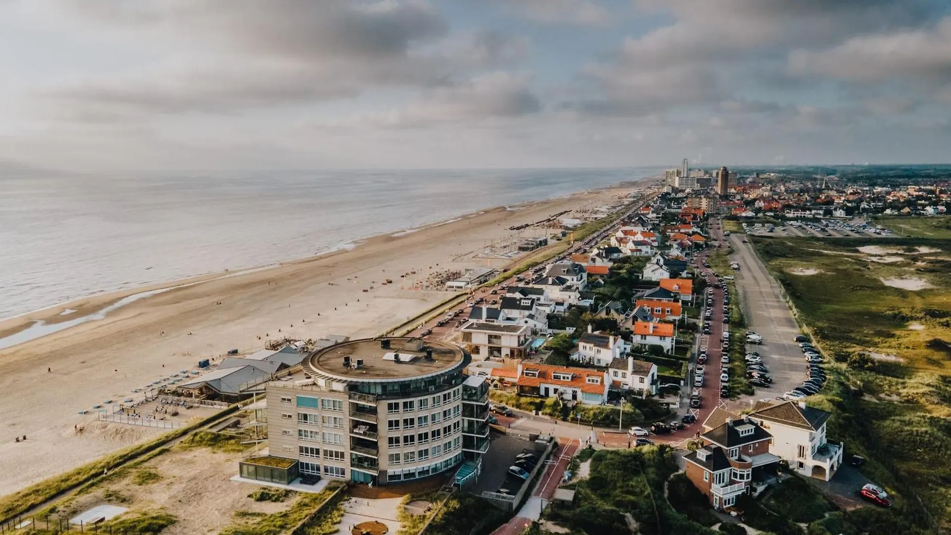Apartment La Casa De Verano 1 With Private Parking Zandvoort